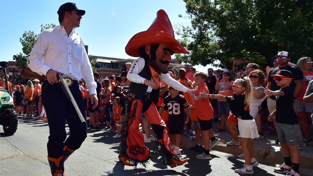 Oklahoma State Cowboys vs Central Arkansas Bears Football …